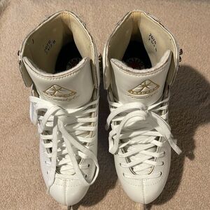Jackson Freestyle ice skates (worn only a few times) like new condition size 7.5